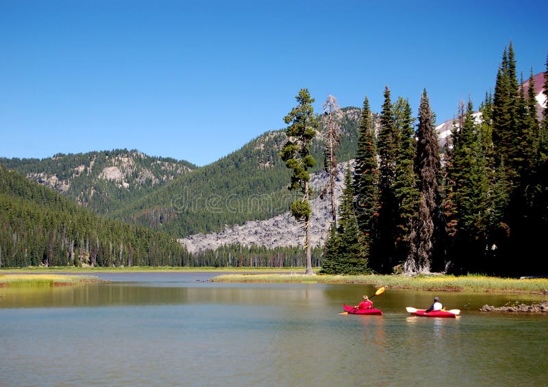 Kayaking στοκ εικόνα με δικαίωμα ελεύθερης χρήσης