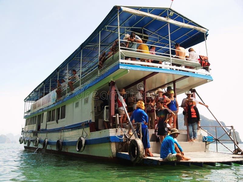 Kayaking en Pang Nga Bay, Tailandia fotografía de archivo libre de regalías