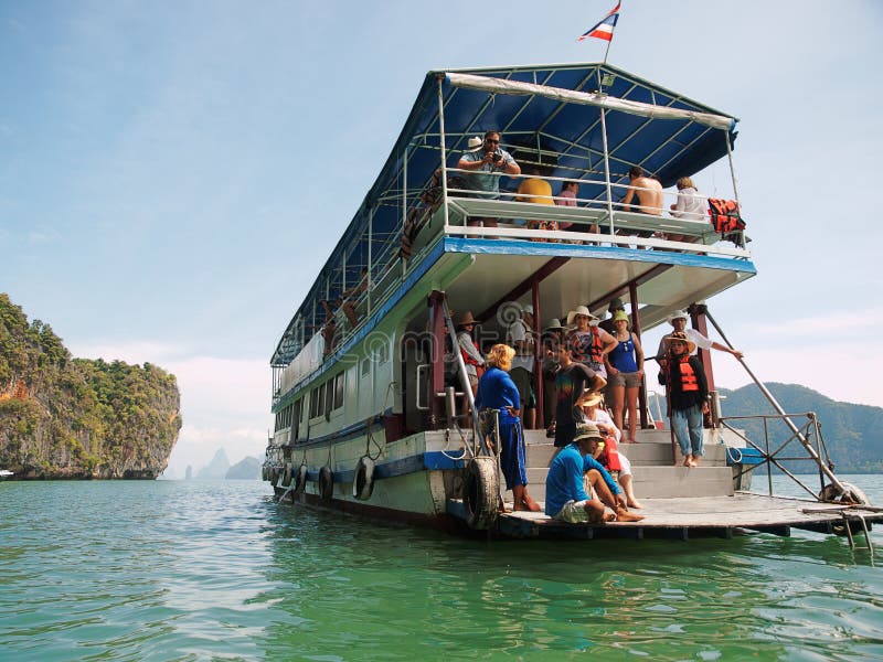 Kayaking en Pang Nga Bay, Tailandia imagen de archivo libre de regalías