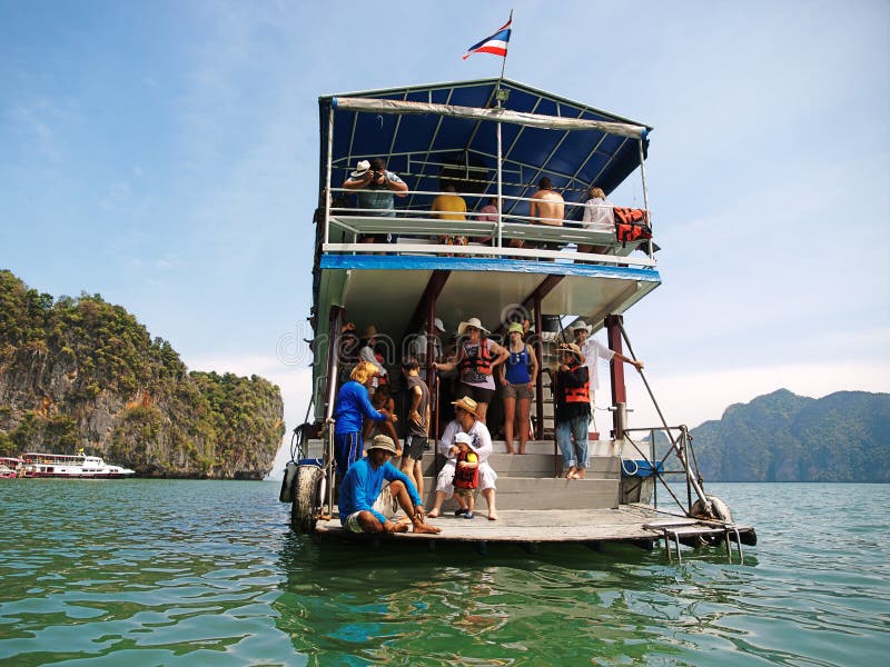 Kayaking en Pang Nga Bay, Tailandia fotografía de archivo