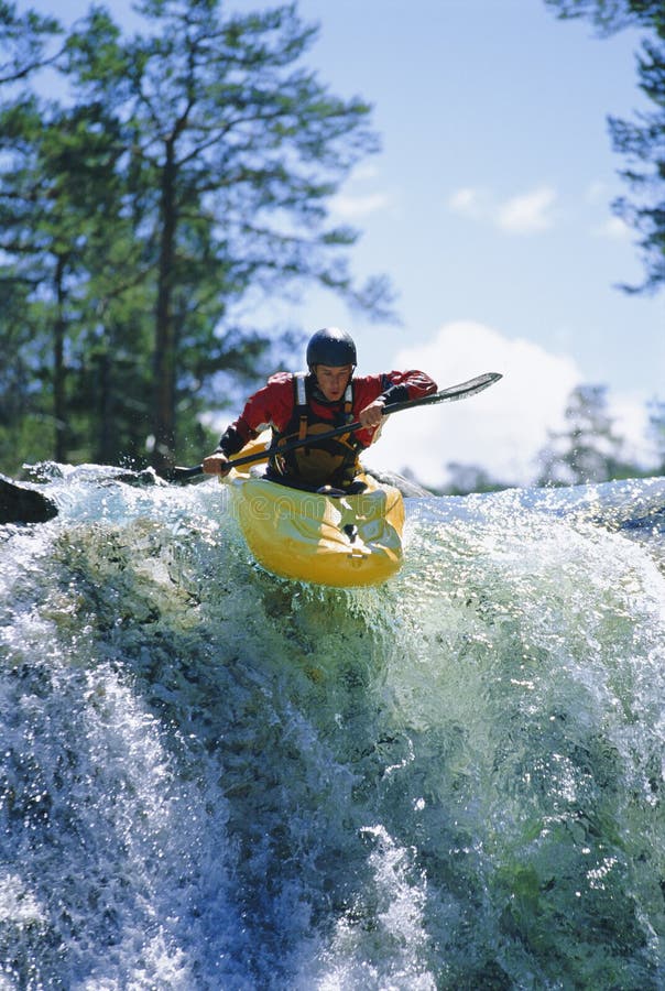 Kayaking man waterfall young στοκ φωτογραφίες