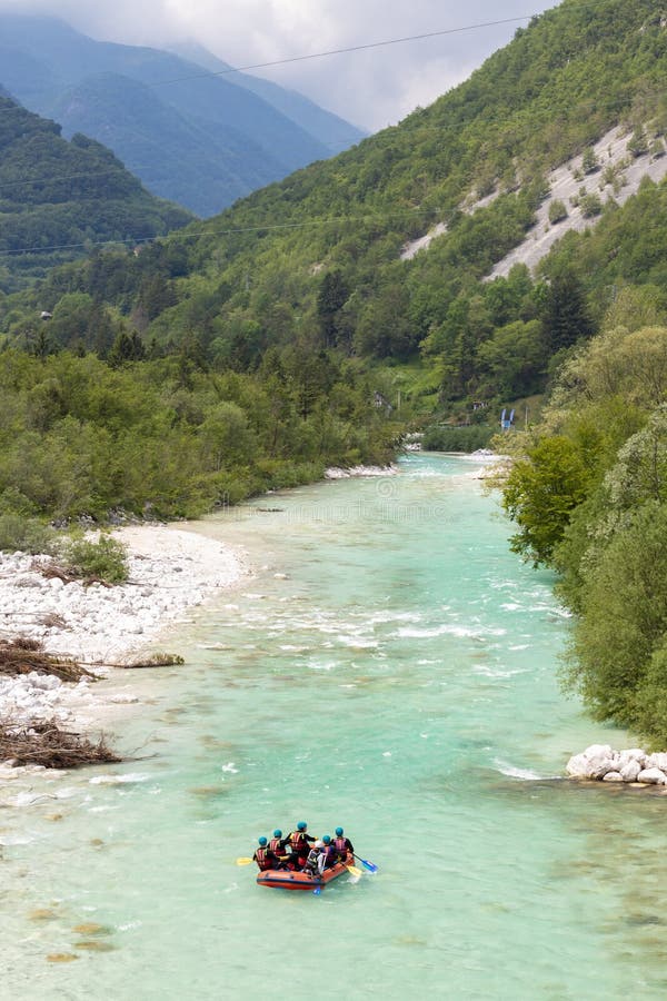 Kayaking, Soca en parc national de Triglav, Slovénie image stock Kayaking, Soca en parc national de Triglav, Slovénie image stock