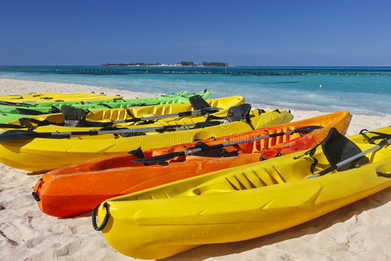 Kayaks image stock. Image du aviron, sport, ligne, vert 39138643