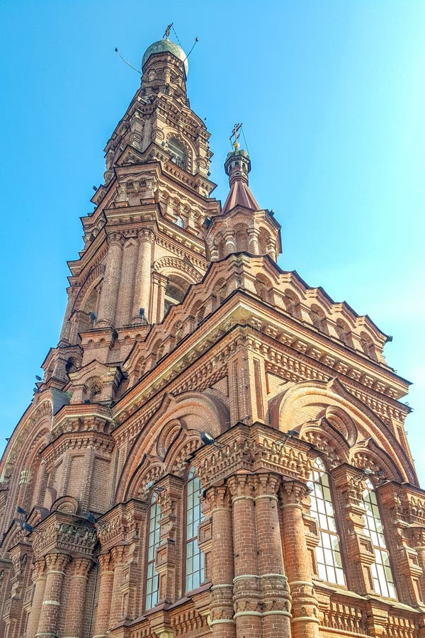 Kazan, Rosja/- może 2019: Bauman St w Kazan - wierza objawienie pańskie katedra świątynia na cześć trzeci acquisit obraz stock Kazan, Rosja/- może 2019: Bauman St w Kazan - wierza objawienie pańskie katedra świątynia na cześć trzeci acquisit obraz stock