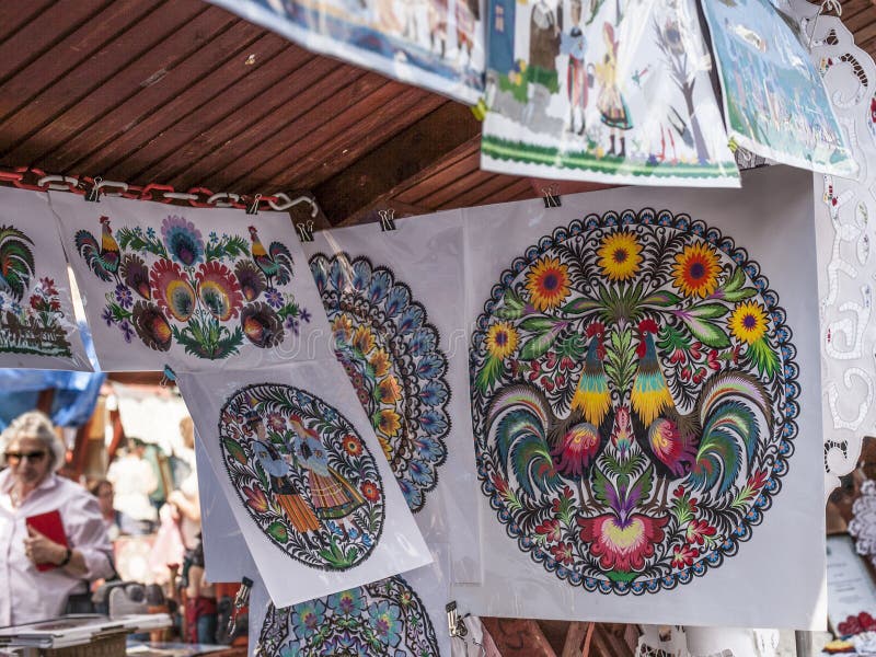 Kazimierz Dolny Polen - gatamarknad/utklipp från Krakow arkivfoton Kazimierz Dolny Polen - gatamarknad/utklipp från Krakow arkivfoton
