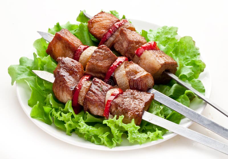 Kebab arrostito (shashlik) sugli sputi. fotografia stock Kebab arrostito (shashlik) sugli sputi. fotografia stock