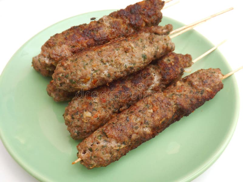 Kebab Turco Ed Arabo Dell'alimento Con Yogurt Fotografia Stock