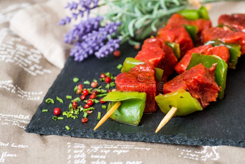Kebab saporiti della bistecca di manzo immagine stock Kebab saporiti della bistecca di manzo immagine stock