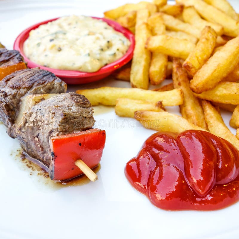 Kebab saporiti della bistecca di manzo immagine stock libera da diritti Kebab saporiti della bistecca di manzo immagine stock libera da diritti