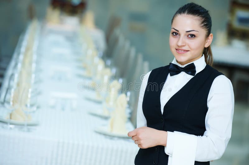 Junger Kellner Und Kellnerin am Service Im Restaurant Stockbild Bild