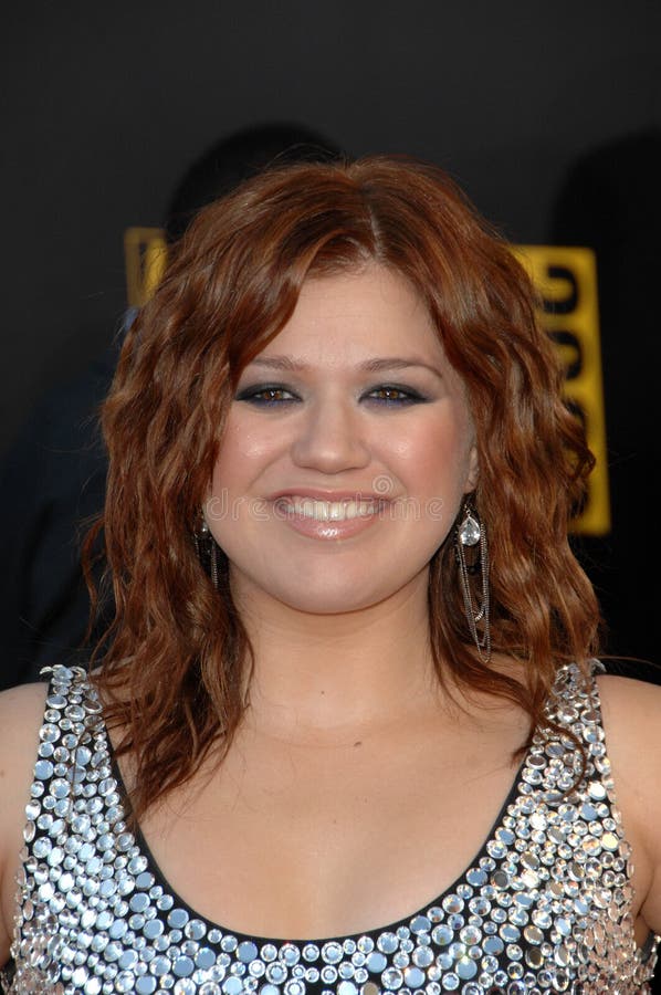 Kelly Clarkson editorial photo. Image of arrivals, 112209 - 37286546