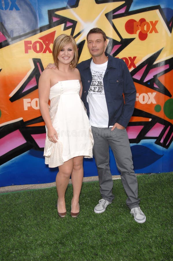 Kelly Clarkson & Ryan Seacrest at the 2007 Teen Choice Awards at the Gibson Amphitheatre, Universal City, Hollywood. August 26, 2007 Los Angeles, CA Picture: Paul Smith / Featureflash. Kelly Clarkson & Ryan Seacrest at the 2007 Teen Choice Awards at the Gibson Amphitheatre, Universal City, Hollywood. August 26, 2007 Los Angeles, CA Picture: Paul Smith / Featureflash