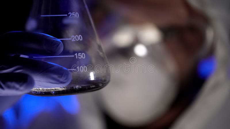 Kemistinnehavprovrör med vätske och att analysera provresultat, biologiska vapen