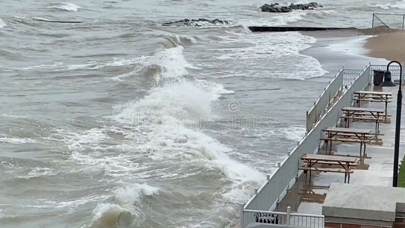 Kenilworth-stranden på sjön michigan under vindstorm