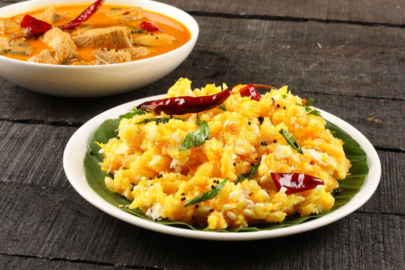 Kerala karmowe tapioki słuzyć z rybim currym, zdjęcia royalty free Kerala karmowe tapioki słuzyć z rybim currym, zdjęcia royalty free