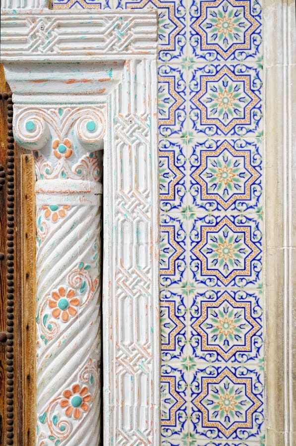 Keramische Wanddekoration der arabischen Art lizenzfreies stockbild Keramische Wanddekoration der arabischen Art lizenzfreies stockbild