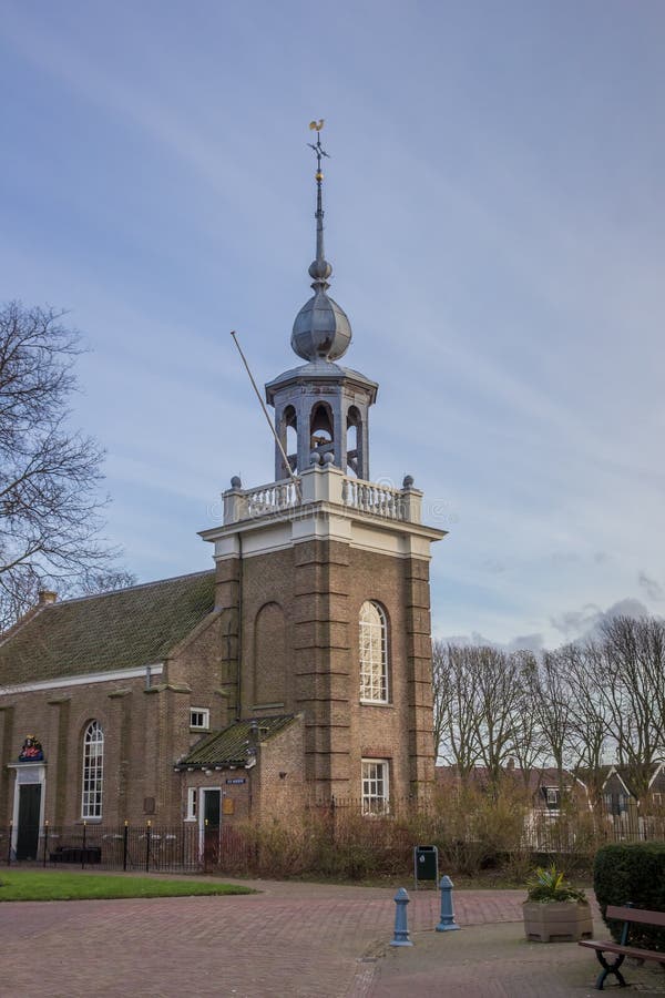 Kerk in Het Centrum Van Urk Stock Foto Image of monument, straat