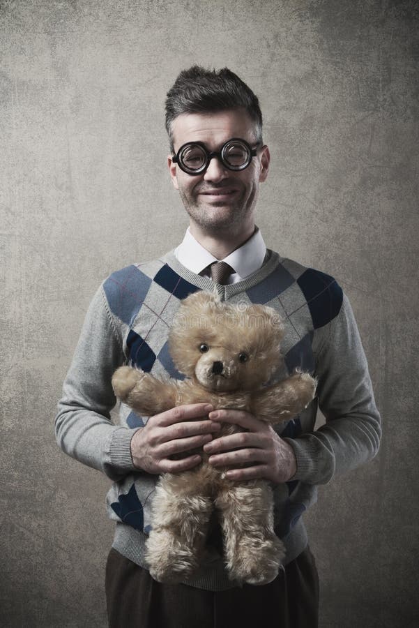 Kerl, der einen Teddybären hält stockbild Kerl, der einen Teddybären hält stockbild