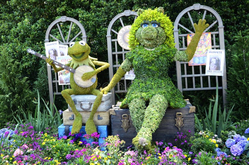 Kermit & fröcken Piggy Topiary arkivbilder Kermit & fröcken Piggy Topiary arkivbilder