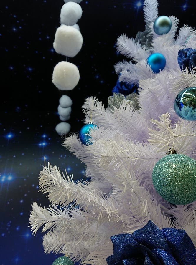 Kerstboom in verschillend speelgoed stock foto Kerstboom in verschillend speelgoed stock foto