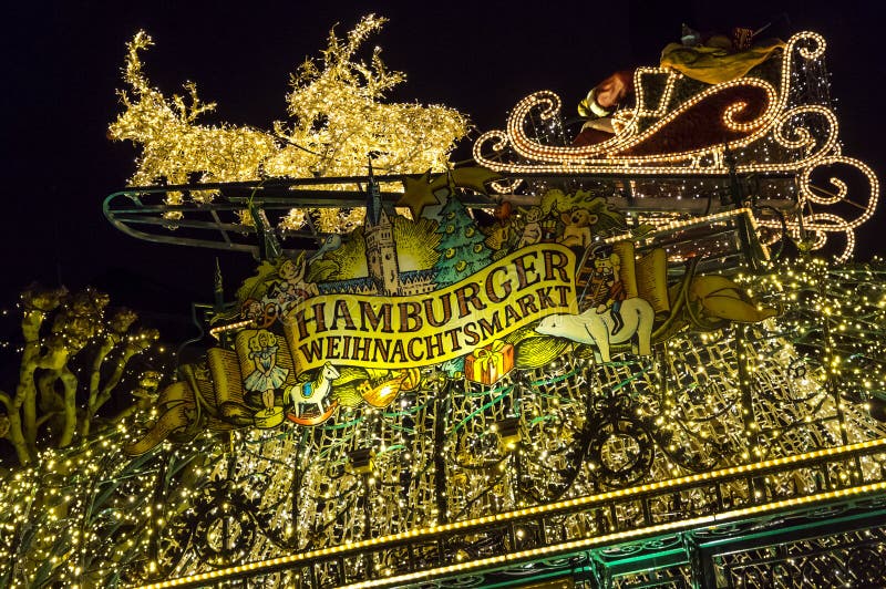 Kerstmarkt Weihnachtsmarkt op het stadhuis in Hamburg, Duitsland royalty-vrije stock foto Kerstmarkt Weihnachtsmarkt op het stadhuis in Hamburg, Duitsland royalty-vrije stock foto