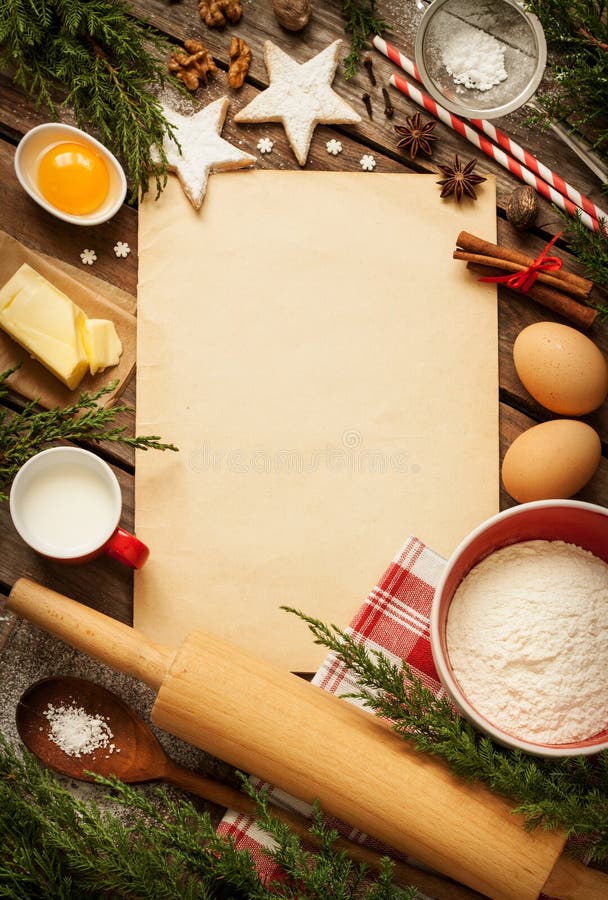 Kerstmis - de achtergrond van de bakselcake met deegingrediënten