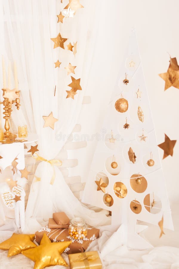 Kerstmis gouden en witte decoratie royalty-vrije stock fotografie Kerstmis gouden en witte decoratie royalty-vrije stock fotografie