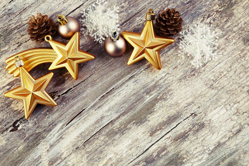 Kerstmisdecoratie over houten achtergrond. Uitstekende stijl. royalty-vrije stock afbeelding Kerstmisdecoratie over houten achtergrond. Uitstekende stijl. royalty-vrije stock afbeelding