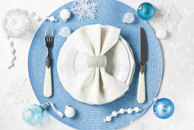 Kerstmislijst die voor vakantiediner plaatsen stock fotografie Kerstmislijst die voor vakantiediner plaatsen stock fotografie