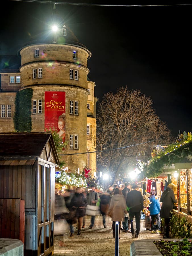 Kerstmismarkt onder een oud Kasteel stock foto's Kerstmismarkt onder een oud Kasteel stock foto's