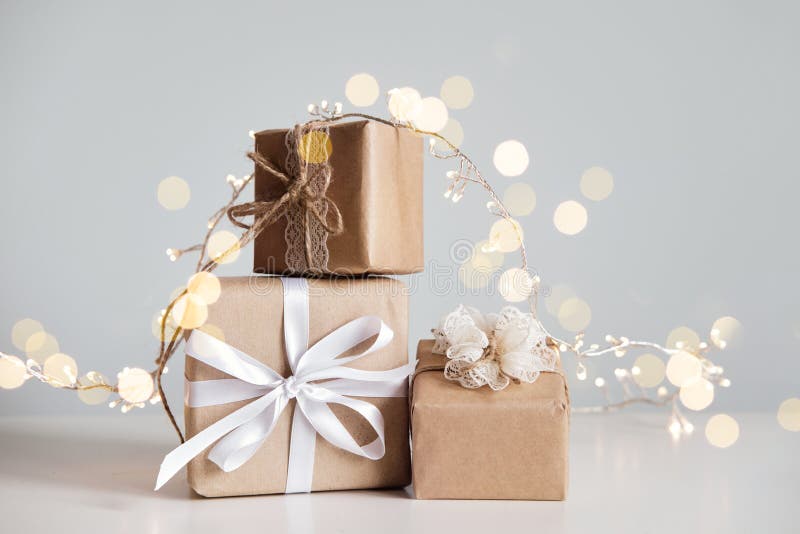kerstnul afval Milieuvriendelijke cadeaus voor verpakkingen in kraftpapier en granaat