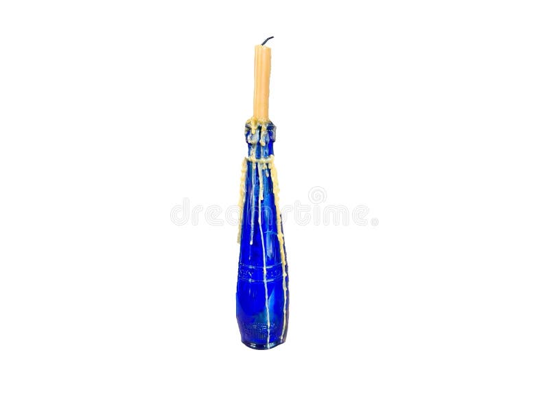 Kerze in einem blauen Vase, weißer Hintergrund Klipppfad lizenzfreie abbildung