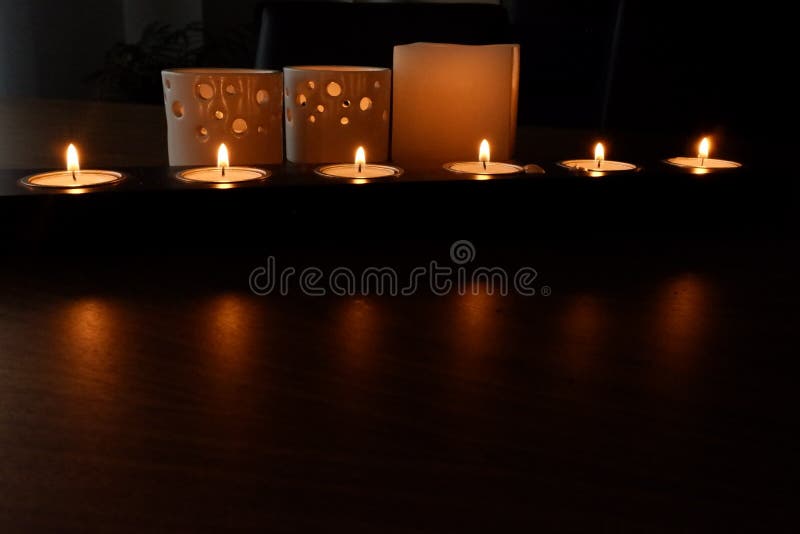 Kerzen für eine warme Beleuchtung stockfoto Kerzen für eine warme Beleuchtung stockfoto