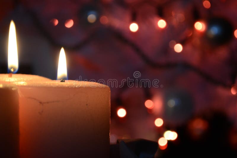 Kerzen und Weihnachtslichter stockbilder Kerzen und Weihnachtslichter stockbilder