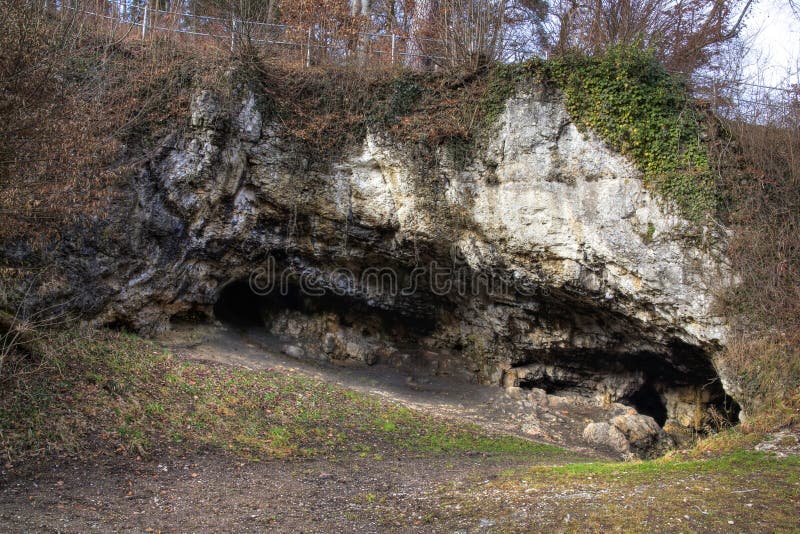Kesslerloch - caverna preistorica per l'abitazione, Thayngen, Svizzera fotografia stock libera da diritti