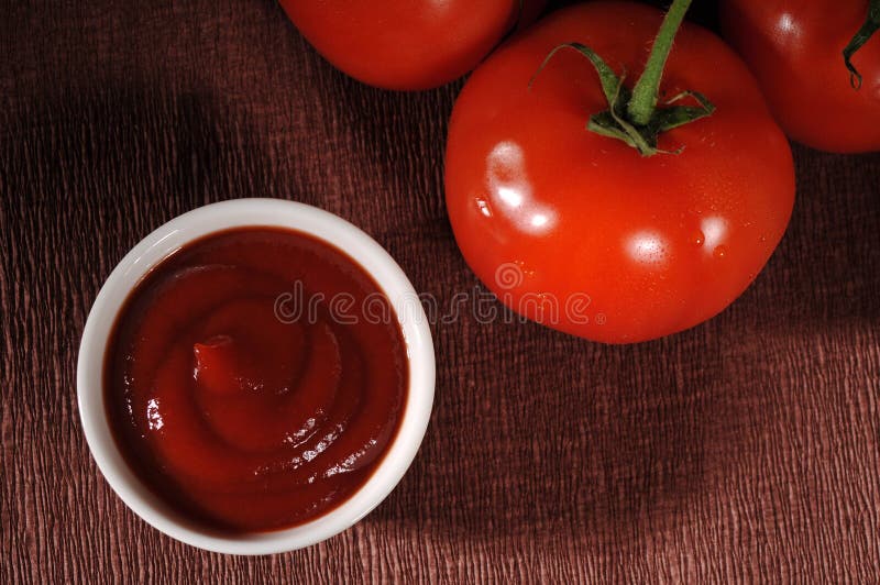 Bottiglia Di Ketchup Con I Pomodori Fotografia Stock - Immagine Di Pomodori, Ketchup: 145780134 - Foto 6