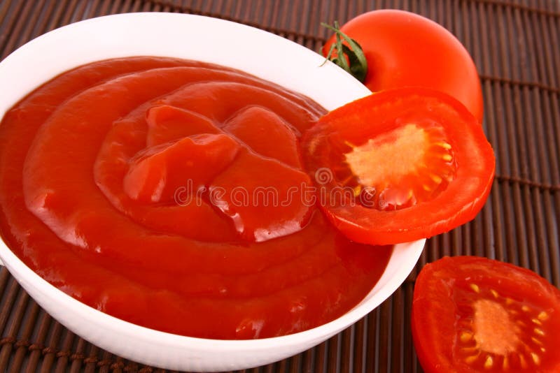 Ketchup-tomato paste