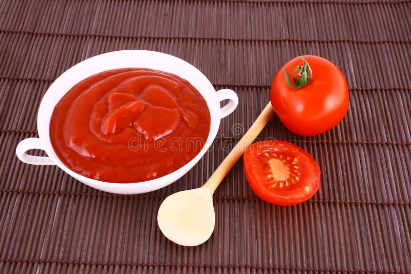 Ketchup-tomato paste
