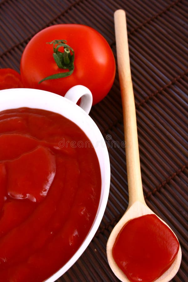 Ketchup-tomato paste