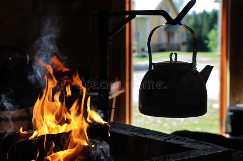 https://thumbs.dreamstime.com/b/kettle-fire-hanging-near-fireplace-front-doorway-finland-82271353.jpg