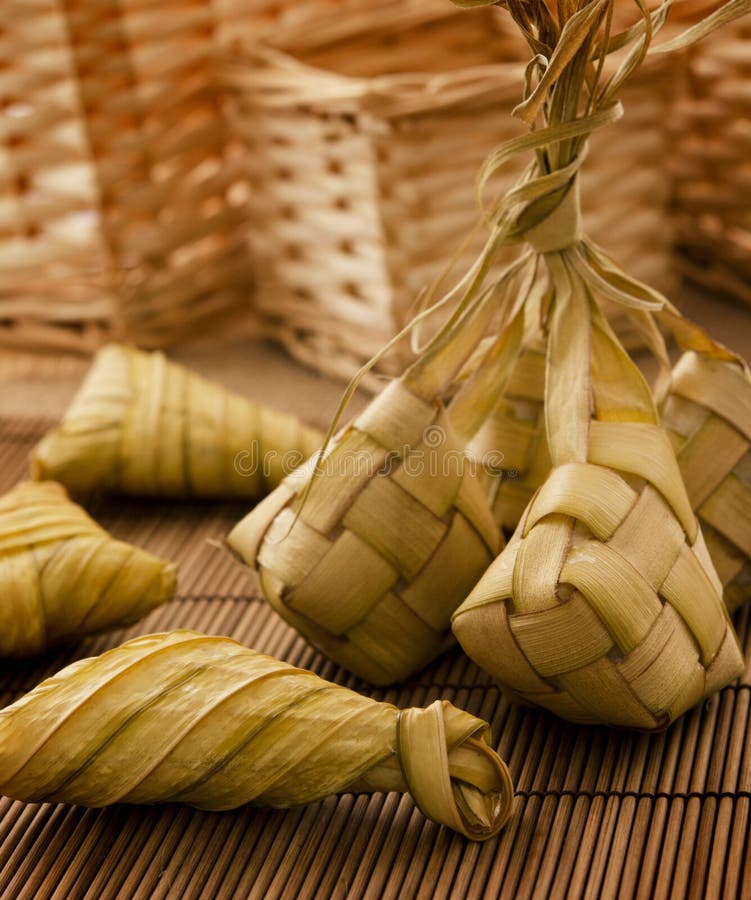 Ketupat of ingepakte rijst stock foto Ketupat of ingepakte rijst stock foto
