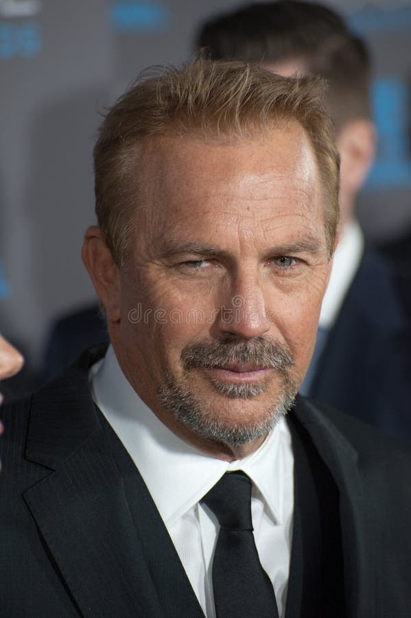 Kevin Costner Toasts To Whitney Houston In Speech, Thanks Clive Davis For  Being 'Her Bodyguard' - (Video Clip) | BET
