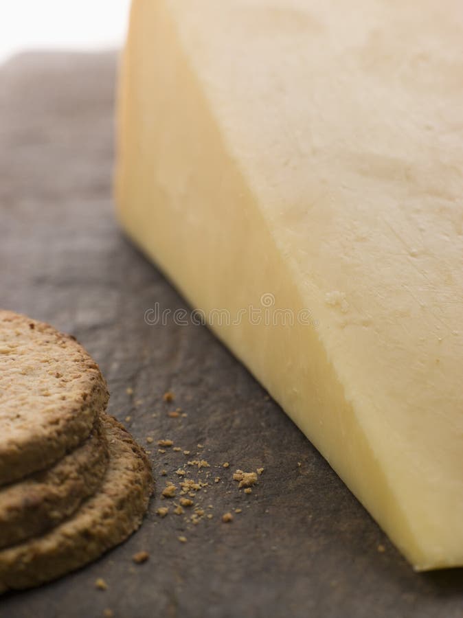 kexar cheddar den mogna oatmealwedgen arkivfoto kexar cheddar den mogna oatmealwedgen arkivfoto