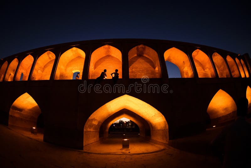 Khajoobrug over Zayandeh-rivier, Isphahan, Iran 14 september, 2016 stock foto's Khajoobrug over Zayandeh-rivier, Isphahan, Iran 14 september, 2016 stock foto's