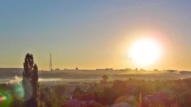 Kharkiv Stadt von oben bei Sonnenaufgang Timelapse. ukrainisch.