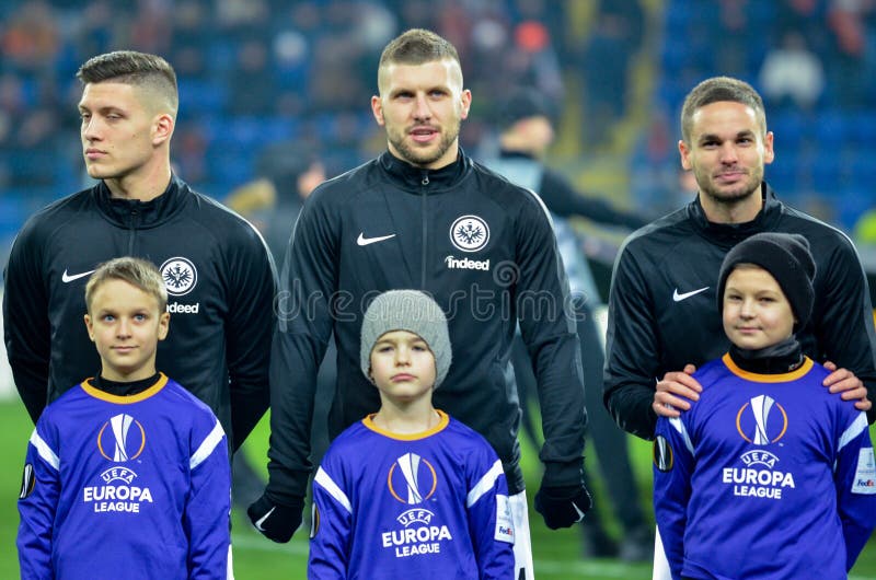 KHARKIV UKRAINA - Februari 14, 2019: Ante Rebic under UEFA Europa Leaguematchen mellan Shakhtar Donetsk vs Eintracht royaltyfria bilder KHARKIV UKRAINA - Februari 14, 2019: Ante Rebic under UEFA Europa Leaguematchen mellan Shakhtar Donetsk vs Eintracht royaltyfria bilder