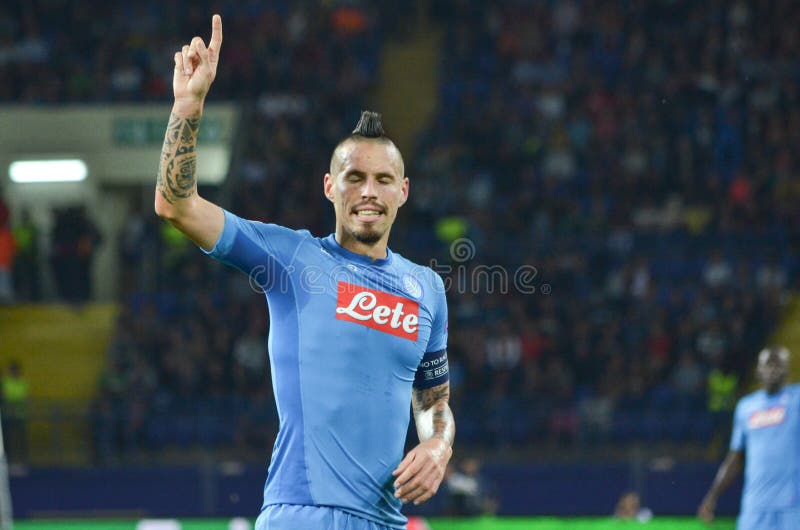 KHARKIV, UKRAINE - 13 septembre 2017 : Marek Hamsik (r) pendant photographie stock libre de droits KHARKIV, UKRAINE - 13 septembre 2017 : Marek Hamsik (r) pendant photographie stock libre de droits