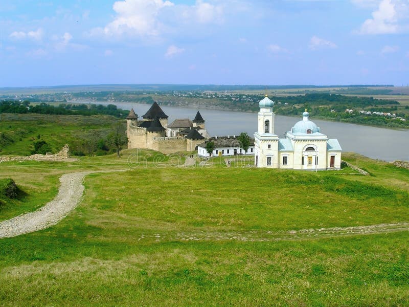 Khotyn Festung und Kirche von Alexander Nevsky stockfoto Khotyn Festung und Kirche von Alexander Nevsky stockfoto