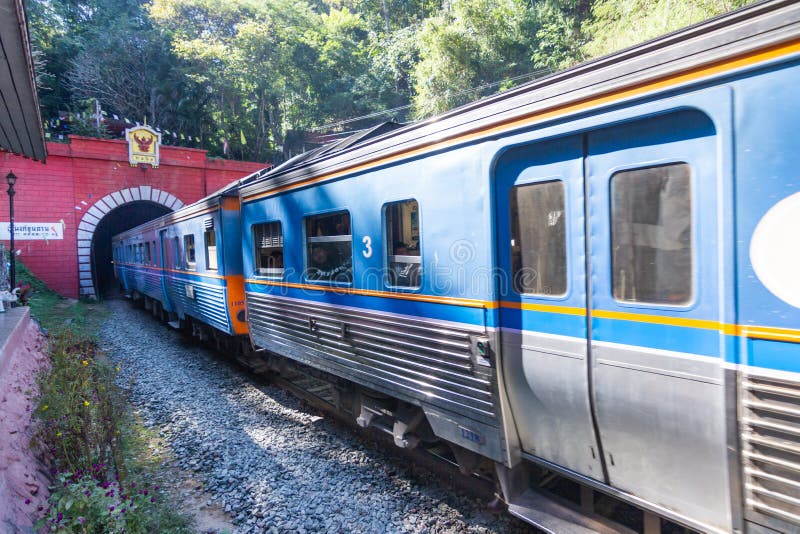 Khun Tan Tunne - Lampang Thailand - Oktober 14, 2018: - Den Khun solbrännajärnvägsstationen är en järnvägsstation royaltyfri bild Khun Tan Tunne - Lampang Thailand - Oktober 14, 2018: - Den Khun solbrännajärnvägsstationen är en järnvägsstation royaltyfri bild