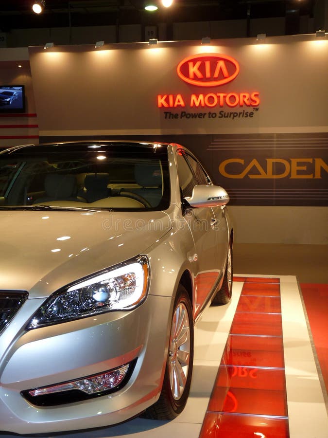 Fotografía editorial del vehículo Kia Motors Cadenza. imagen de dubai - showroom dubai Fotografía editorial del vehículo Kia Motors Cadenza. imagen de dubai -